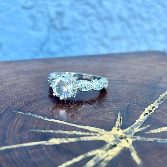 Vintage Cubic Zirconia Ring size 5 1/4 cocktail evening jewlery - Picture 10 of 10